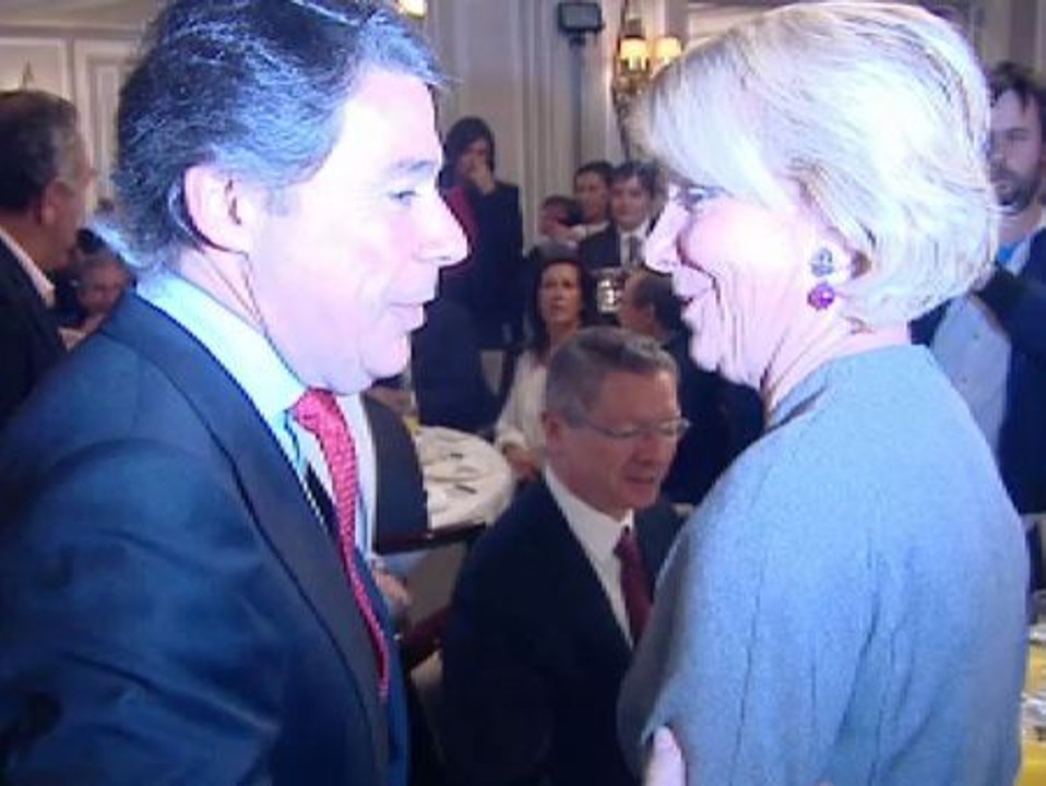 González insiste en que bajará impuestos sin hacer más recortes