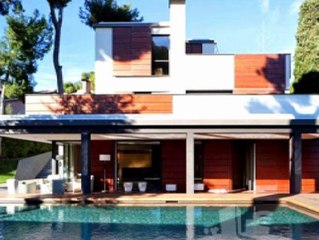 El juez Castro ejecuta el embargo del palacete de Pedralbes