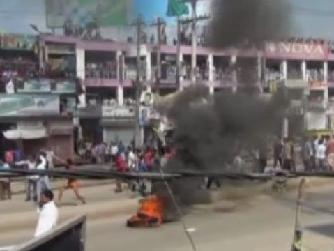 Enfrentamientos con la Policía en el segundo día de huelga en Bangladesh