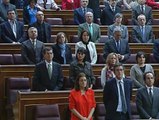 Algunos diputados entonan el himno minero 'Santa Bárbara Bendita' en el Congreso