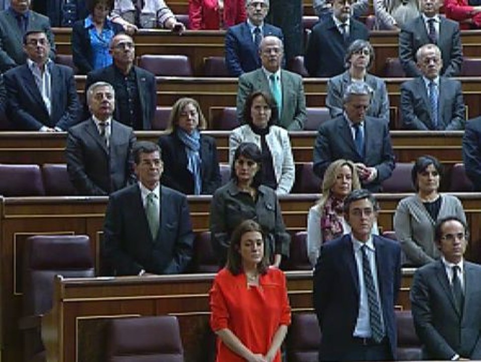 Algunos diputados entonan el himno minero 'Santa Bárbara Bendita' en el Congreso