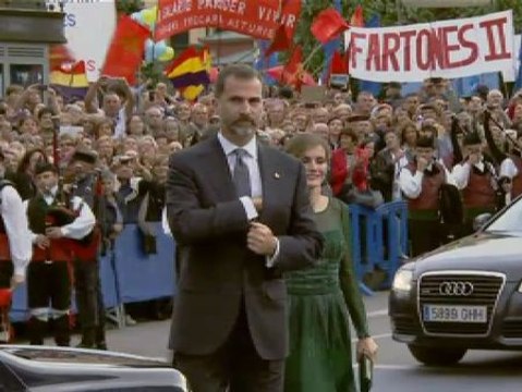 La Reina y los Príncipes de Asturias llegan al Teatro Campoamor