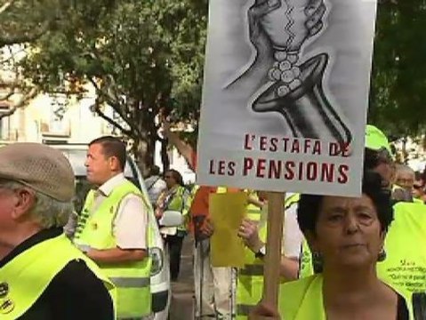 Los yayoflautas celebran el segundo aniversario de sus reivindicaciones con una protesta