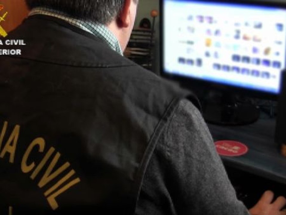 Detenido en Castrillón (Asturias) un joven que amenazaba a menores para conseguir imágenes de contenido sexual