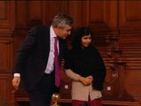 Malala se reencuentra con dos amigas que fueron heridas en el ataque talibán