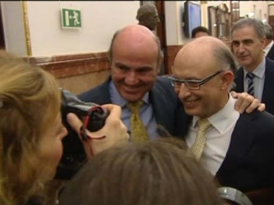 Montoro y De Guindos, euforia por la venta de Tesoro Público
