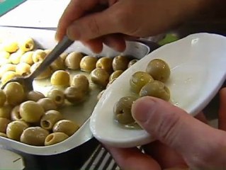 Piénselo, qué sería de una barra de bar sin unas olivitas: el aperitivo estrella