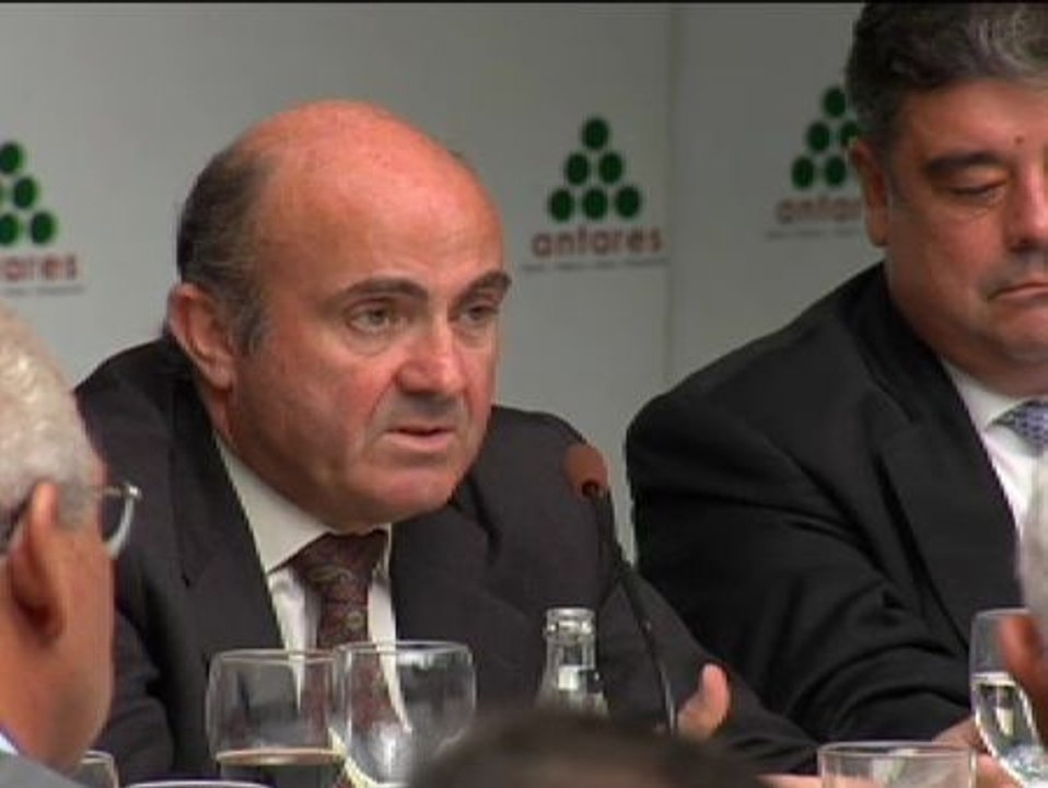 De Guindos: "El Gobierno recibe muchas propuestas. Las escucha y las mira pero tiene su propia hoja de ruta"