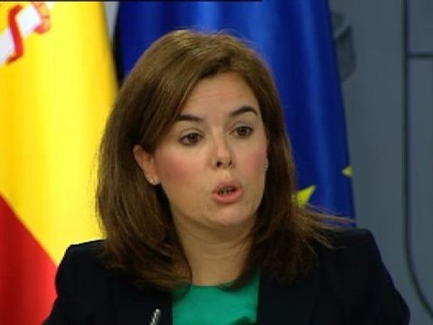 Sáenz de Santamaría: Somos conscientes de que hay muchísimos españoles que han reducido su salario