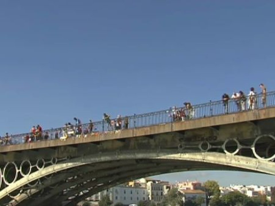 Ganchillo en el Puente de Triana