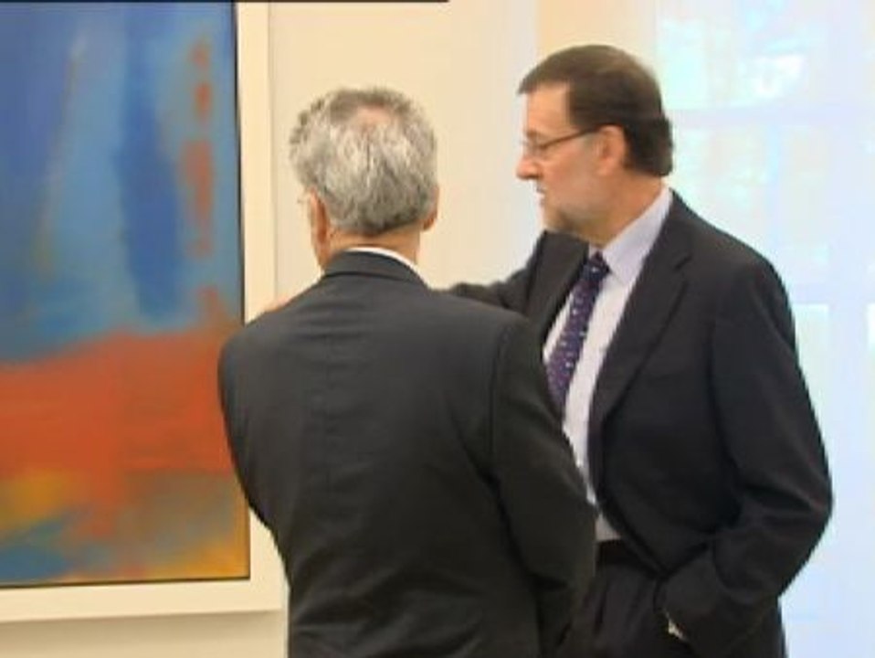 Rajoy dice que su política "radical" de ajustes "ha merecido la pena"