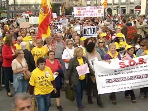 Los trabajadores de Fagor se manifiestan en busca de soluciones, tras el cierre de la factoría en Mondragón
