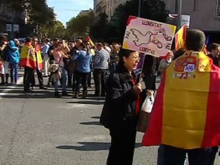 Miles de personas se manifiestan en Barcelona contra la independencia