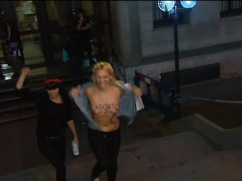 Las tres activistas de Femen que irrumpieron en el Congreso, en libertad