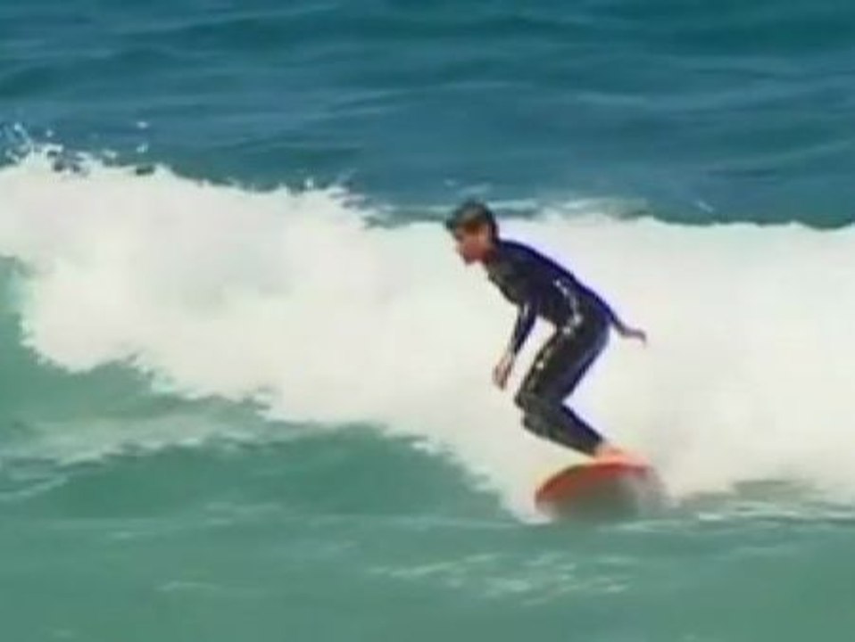 One Direction surfea en una playa de Sidney