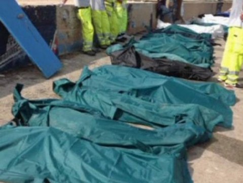 Al menos 62 inmigrantes mueren al naufragar en Lampedusa