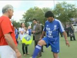 Evo Morales juega al fútbol por una buena causa