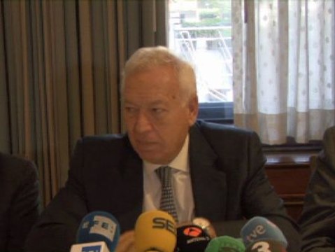 Margallo califica de buena noticia la victoria de Merkel