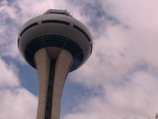 Cinco controladores aéreos son expedientados por cantarle una canción a un piloto que se jubilaba.