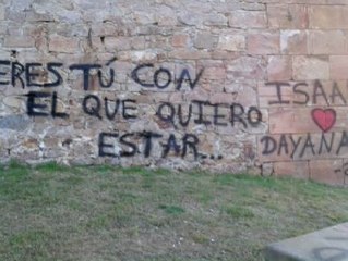 Unos jóvenes de Barcelona deberán pagar una multa de más de 2.000 euros por unas pintadas en las paredes del Castillo de Montjuic