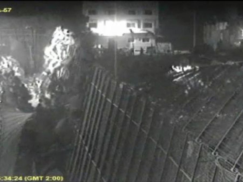 Un centenar de inmigrantes logran saltar la valla de Melilla