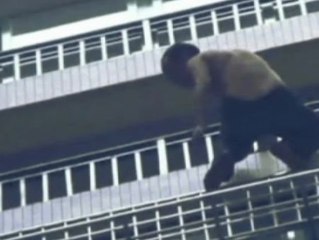 Download Video: Milagroso rescate de un hombre que intenta suicidarse en China