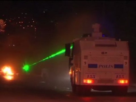 Ankara vive una noche de enfrentamientos entre policía y manifestantes