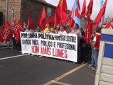 Unas 150 personas se concentran frente a la Consejería de Medio Rural para reivindicar una política forestal pública y de calidad