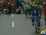 Nicolás Maduro por los suelos en una marcha ciclista por Caracas