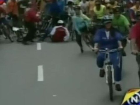 Nicolás Maduro por los suelos en una marcha ciclista por Caracas
