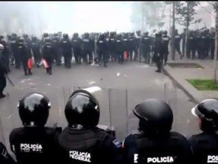 La policía mexicana desaloja a los maestros que ocupaban el Zocalo