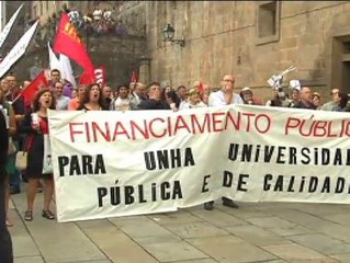 Trabajadores y alumnos de las tres universidades gallegas protestan contra los recortes en educación