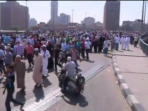 Disparos a discreción contra seguidores de Mursi en las calles de El Cairo