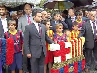 Tata Martino y Piqué hacen su ofrenda floral en la Diada
