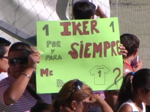 Gritos de apoyo a Casillas durante el entrenamiento de la selección