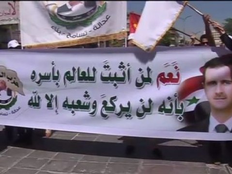 Centenares de personas protestan contra EE.UU en Damasco