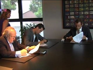 Busquets firma su renovación
