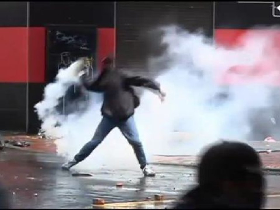 Una manifestación en Bogotá desemboca en disturbios que dejan un centenar de heridos