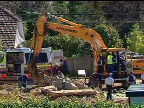 Un joven se clava una barra de hierro en la cabeza mientras trabajaba