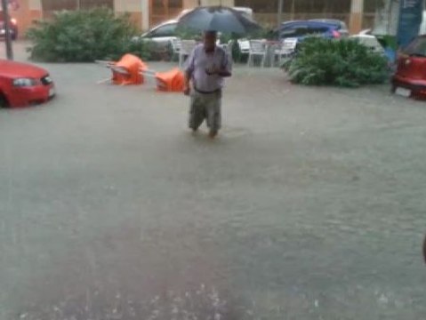 Las fuertes tormentas inundan pueblos en Levante