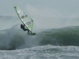 Seis surfistas doman las olas australianas de Tasmania