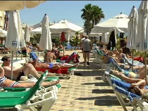 La temporada turística crea la mitad de los empleos en mayo