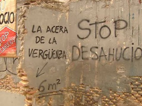 Una familia trata de evitar el desalojo de su casa expropiada por el ayuntamiento