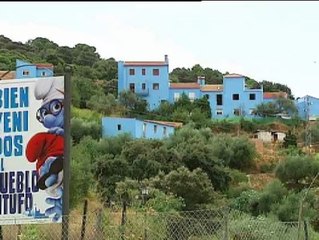 Iniesta reforesta el primer pueblo Pitufo del mundo