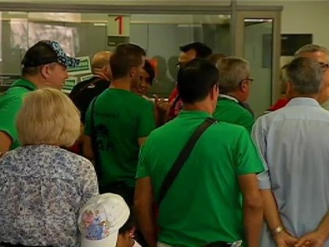 Ocupan una oficina para que Catalunya Caixa frene dos deshucios