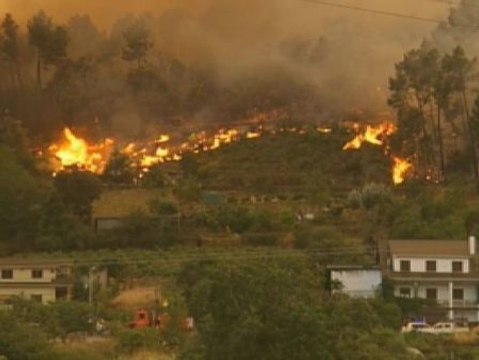 Un incendio entre las localidades de Larouco y Quiroga calcina 300 hectáreas