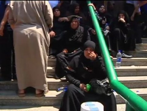 Los islamistas lloran a sus muertos antes de la gran marcha convocada esta tarde