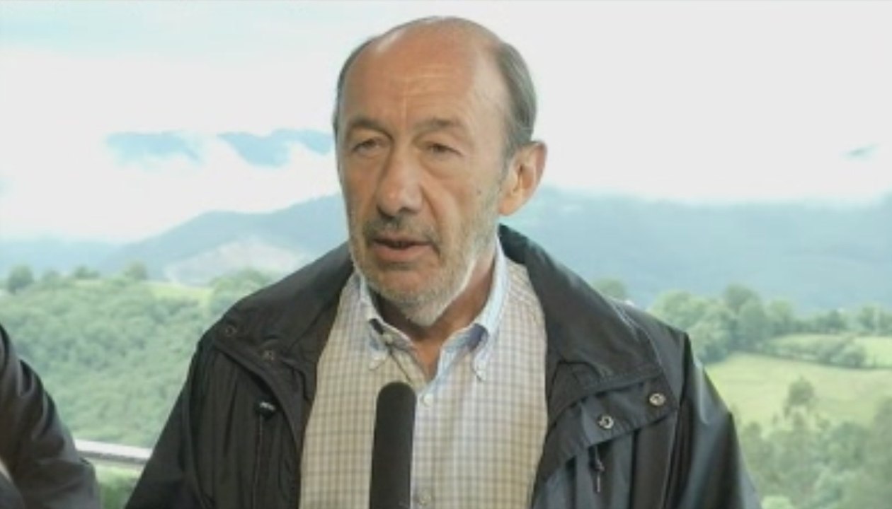 Rubalcaba dice que el consejo de la UE de bajar los salarios en España "es veneno"