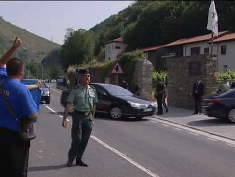 Abucheos a la reina y a Soria en Asturias