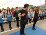 Riverdance multitudinario en el muelle de Dublín